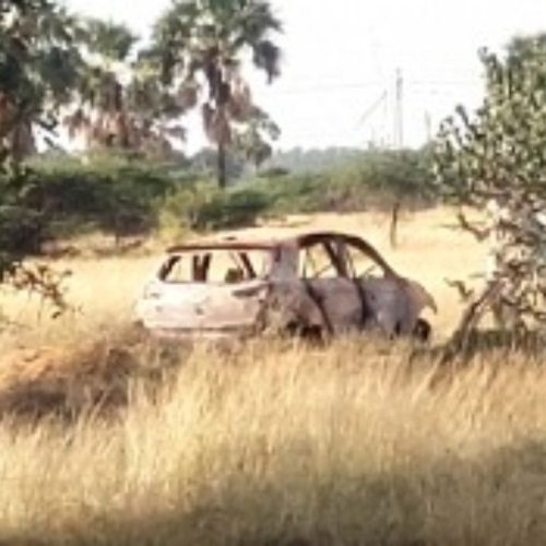 எரிந்த நிலையில் உள்ள கார்