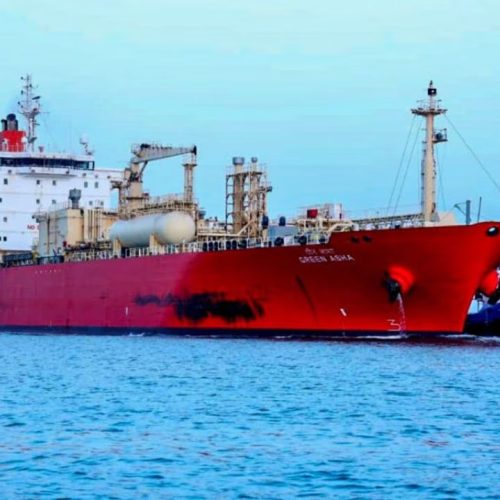 இந்திய கொடி ஏந்திய கப்பல்கள் மீது தாக்குதல்