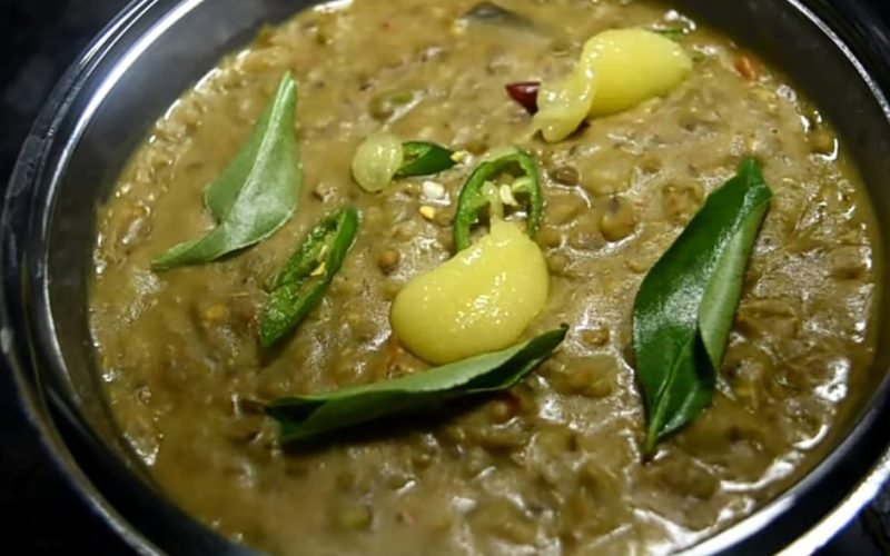 How to make  pachai payaru kulambu