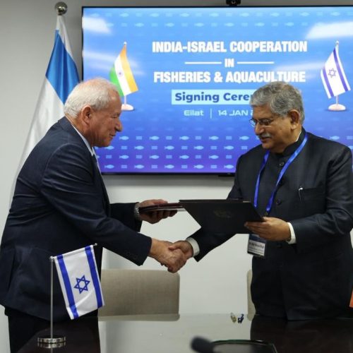 இந்தியா மற்றும் இஸ்ரேல், மீன்வளம் மற்றும் நீர்வளம் ஒத்துழைப்பை மேம்பபாடு கூட்டு ஒப்பந்தத்தில் கையெழுத்திட்டன.
