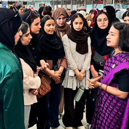 ஈரானில் தவிக்கும் இந்திய மாணவர்கள் 