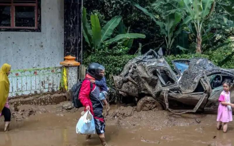 Indonesia landslide death toll rises to 27
