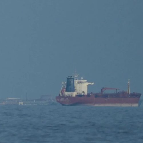 எல்பிஜி சரக்குகளுடன்   ஜலசந்தியைக் கடந்த இந்தியக் கப்பல்