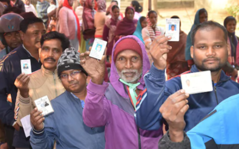 There is a tight contest between JMM and BJP in Jharkhand