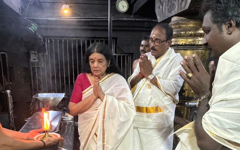 Kerala queen Darshan at Kanyakumari Bhagavathy Amman Temple