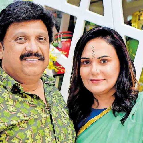 மனைவியிடம் மன்னிப்பு கேட்ட கேரள அமைச்சர்.. ராஜினாமா யூகங்களுக்கு முற்றுப்புள்ளி!