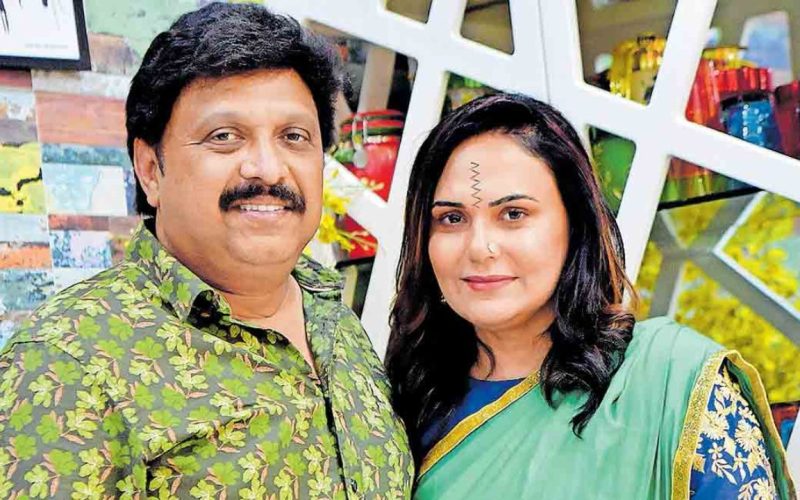 மனைவியிடம் மன்னிப்பு கேட்ட கேரள அமைச்சர்.. ராஜினாமா யூகங்களுக்கு முற்றுப்புள்ளி!
