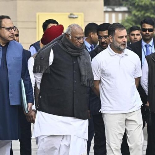 சோனியா காந்தி உடன் காங்கிரஸ் தலைவர் மல்லிகார்ஜுன் கார்கே
