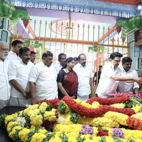 பசும்பொன்னில் மு.க ஸ்டாலின் மரியாதை