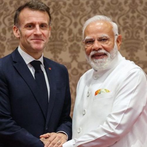 பிரதமர் நரேந்திர மோடியுடன் பிரான்ஸ் அதிபர் இம்மானுவேல் மேக்ரோன்.
