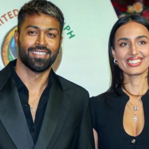 ஹார்திக் பாண்ட்யா உடன் காதலி மஹீகா ஷர்மா
