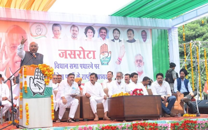 Mallikarjun Kharge Falls Ill During Speech in Jammu and Kashmir