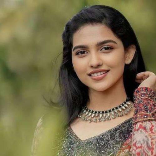 ஜன நாயகன் நடிகை மமிதா பைஜு 