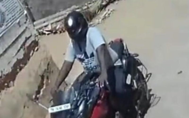 Man arrested for snatching chain
