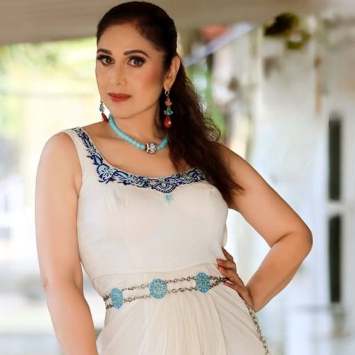 62 வயதிலும் சாமுத்ரிகா லட்சணம்.. 1988 பாடலை ரி-கிரியேட் செய்த மீனாட்சி!