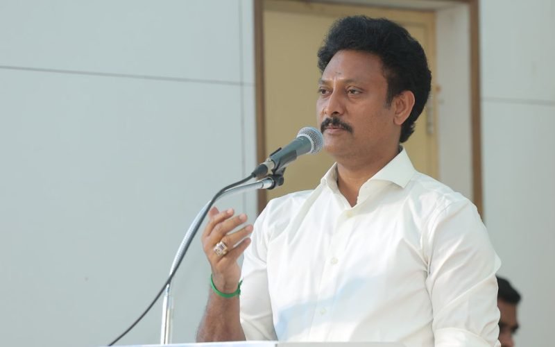 Minister Anbil Mahesh Poyyamozhi