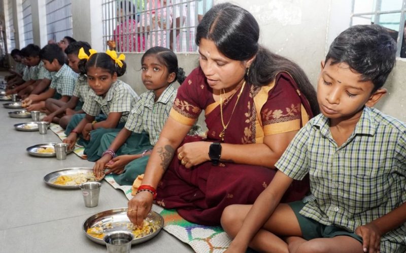 TN Minister Joins School Kids