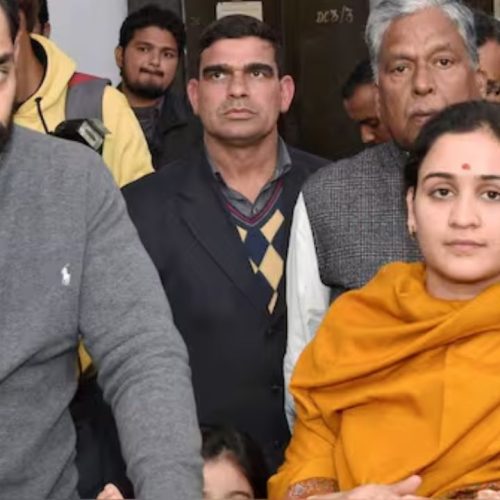 பிரதீக்- அபர்ணா
