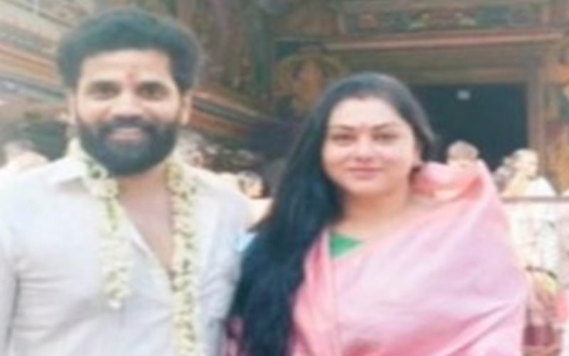 மதுரை மீனாட்சியம்மன் கோவிலில் நடிகை நமீதா தடுத்து நிறுத்தம்