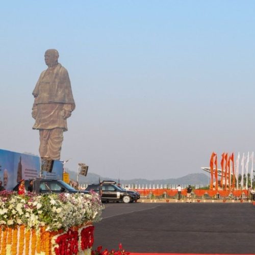 சர்தார் வல்லபாய் பட்டேலுக்கு மரியாதை செலுத்திய நரேந்திர மோடி