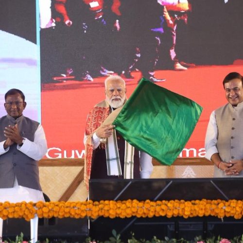 அசாமில் இரண்டு புதிய அம்ரித் பாரத் எக்ஸ்பிரஸ் ரயில் சேவை தொடக்கம்
