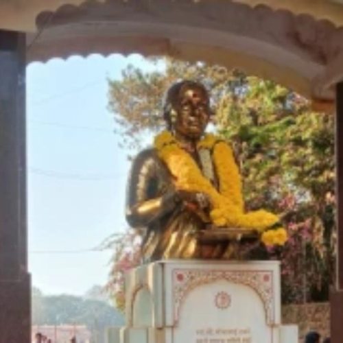 மீனாதாய் தாக்கரே சிலை