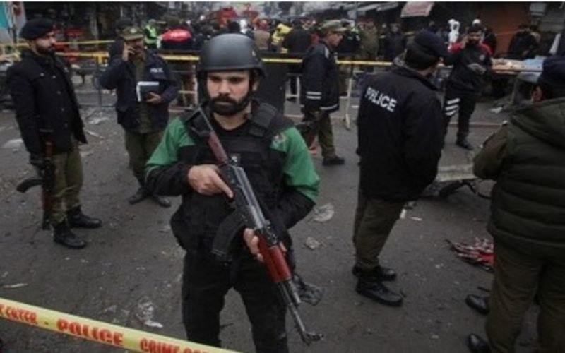 2 security personnel killed by terrorist in pakistan