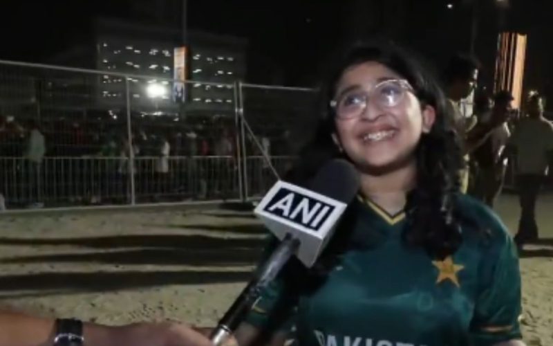 Pakistani woman fan