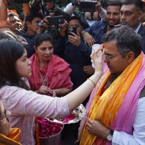 அரவிந்த் கெஜ்ரிவால்-ஐ வென்ற பர்வேஷ் வர்மா