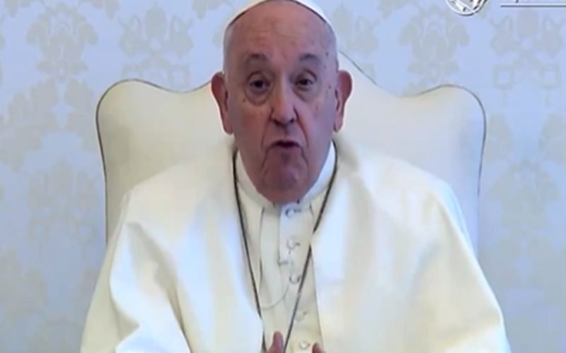 Pope Francis arrives in Papua New Guinea
