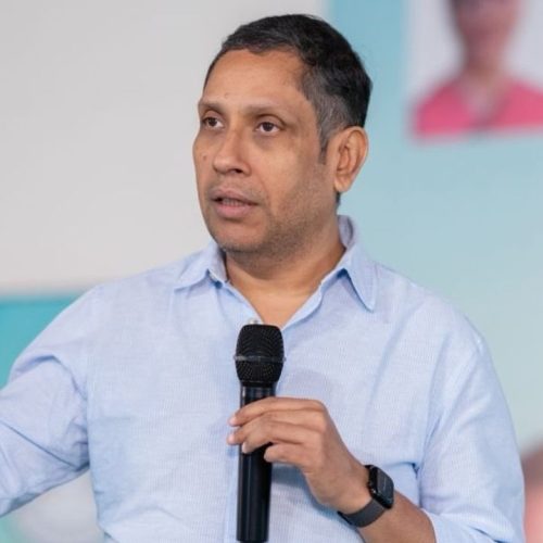 பிரவீன் சக்கரவர்த்தி 
