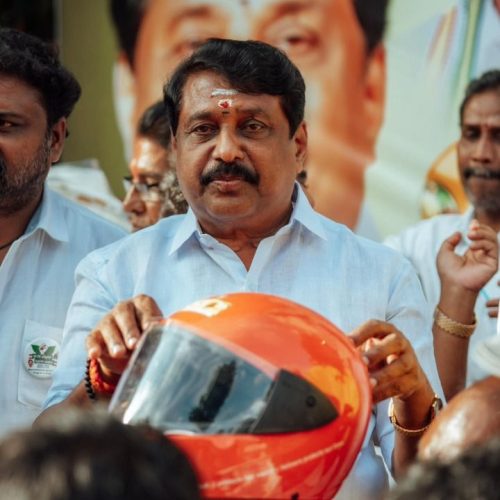 ஹெல்மெட் வழங்கிய நயினார் நாகேந்திரன்