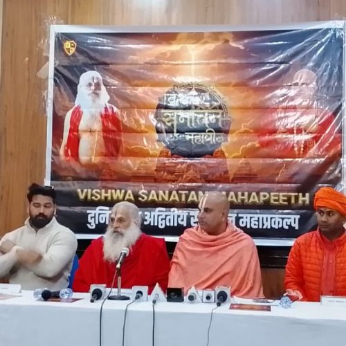 டெல்லியில் விஷ்வ சனாதன பீட மடாதிபதிகள் செய்தியாளர்களை சந்தித்துப் பேசினார்கள்.
