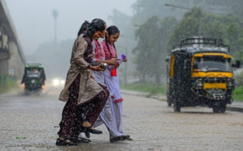 RMC Chennai predicts 15 districts of Tamil Nadu are likely to receive rain in Today
