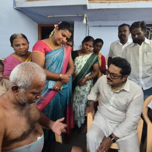 பெரும்பத்தில் பாதிக்கப்பட்ட மக்களை நேரில் சந்தித்து ஆறுதல் கூறிய சரத் குமார்
