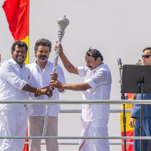 இரண்டு ஆண்டுகளில் பணநாயகத்தை வீழ்த்தியவர் விஜய்.. செங்கோட்டையன்