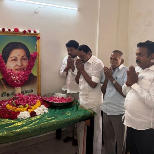 ஜெயலலிலா உருவப்படத்திற்கு மரியாதை செலுத்திய செங்கோட்டையன் 