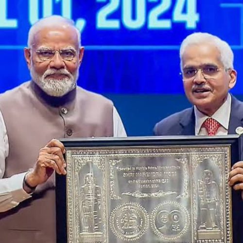 பிரதமர் உடன் சக்தி காந்ததாஸ்