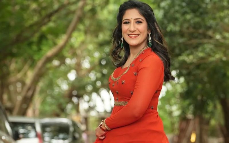 Singer Shwetha Mohan receives Kalaimamani Award