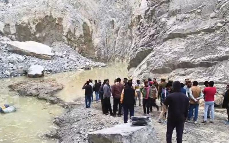 Stone mine collapsed in UP