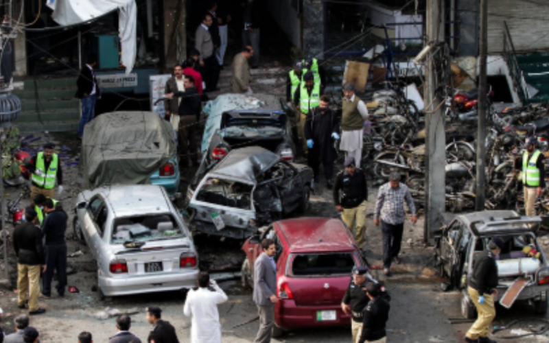 12 killed in suicide attack in Pakistan