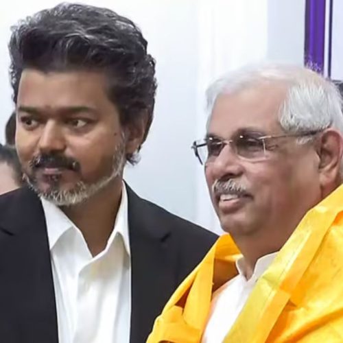 கவர்னர் ராஜேந்திர அர்லேக்கருடன் முதலமைச்சர் விஜய்
