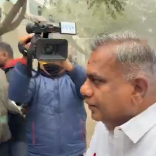 சி.பி.ஐ அலுவலகத்தில் த.வெக.க ஆனந்த் ஆஜர்
