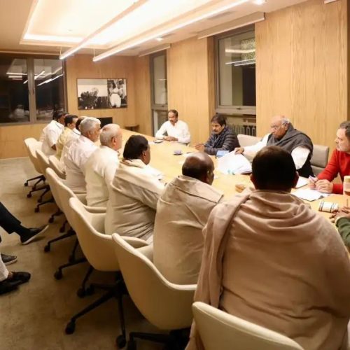 டெல்லி காங்கிரஸ் கூட்டத்தில் தலைவர்கள்
