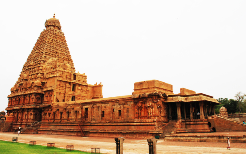What is the truth of Hindi inscriptions in the Thanjavur big temple