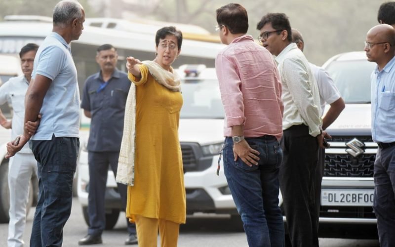 The CM of Delhi took to the streets and conducted an inspection