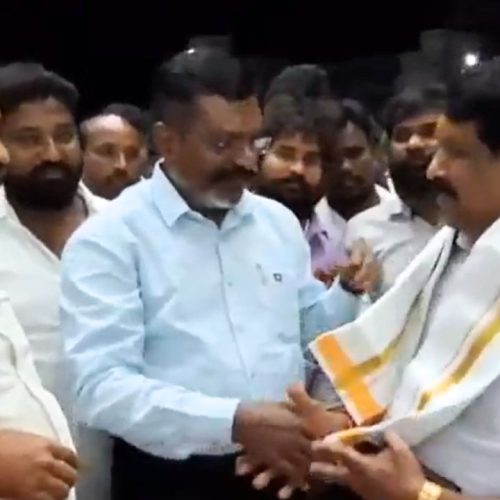நயினார் நாகேந்திரனுக்கு சால்வை அணிவித்த  திருமாவளவன்