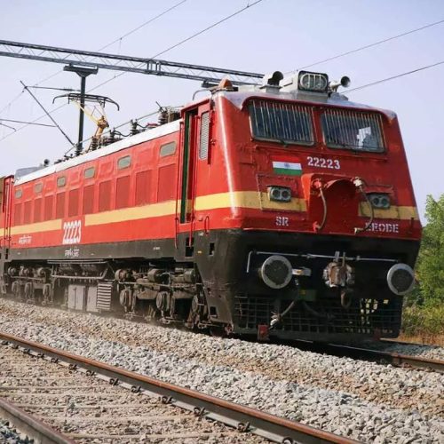 மேற்கு வங்கத்தில் ரயில் மோதி மூவர் உயிரிழப்பு