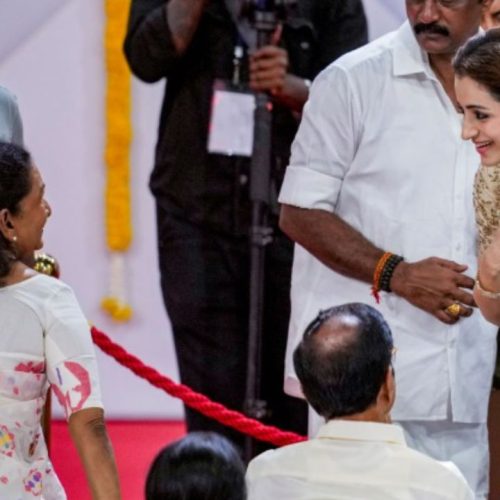 விஜய் தாயை வணங்கிய திரிஷா