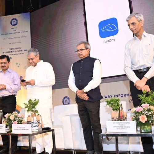  ரயில் ஒன் செயலியை அறிமுகம் செய்த மத்திய அமைச்சர் அஸ்வினி வைஷ்ணவி

